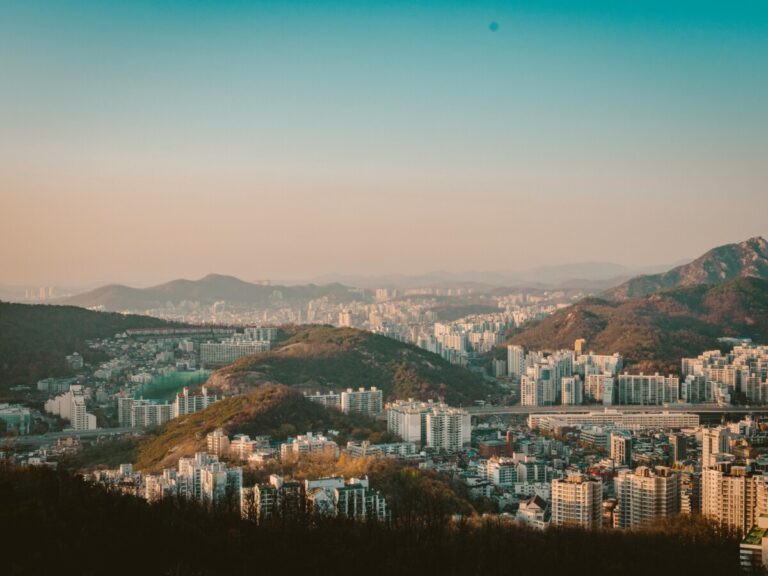 Pure looks of Seoul, Lots of Apatue in it.